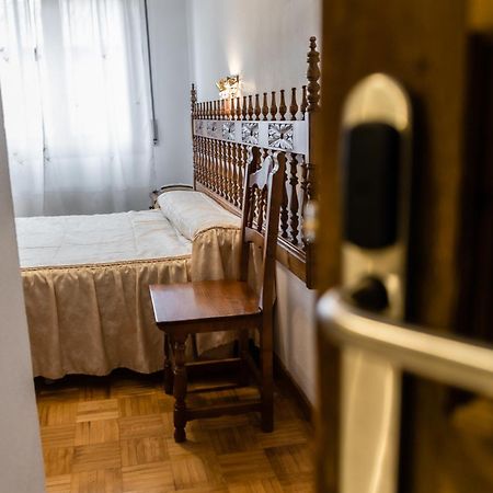 Hostal Santo Domingo De Silos Bagian luar foto
