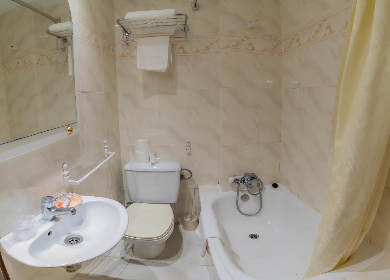 Hostal Santo Domingo De Silos Bagian luar foto