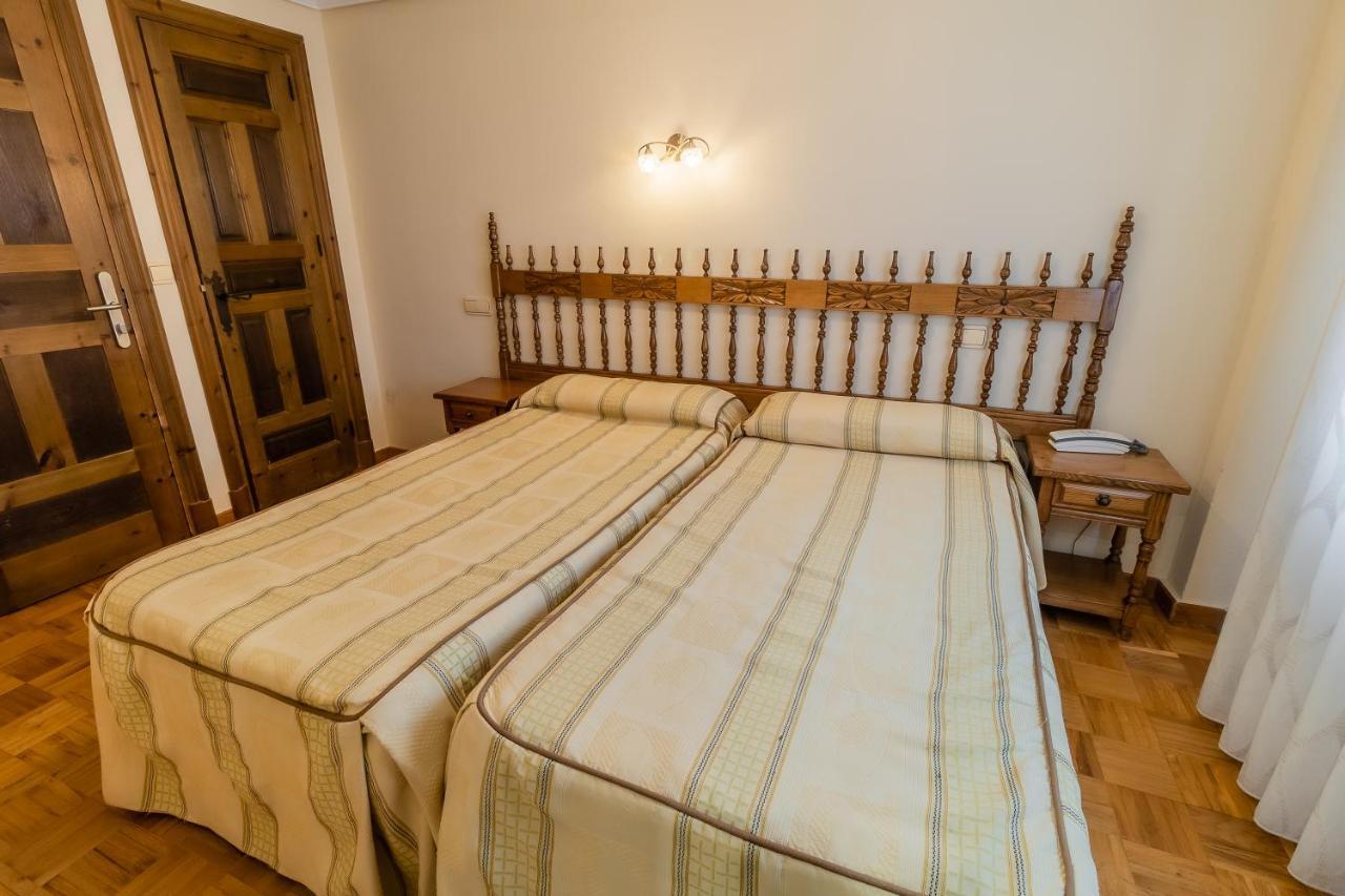 Hostal Santo Domingo De Silos Bagian luar foto