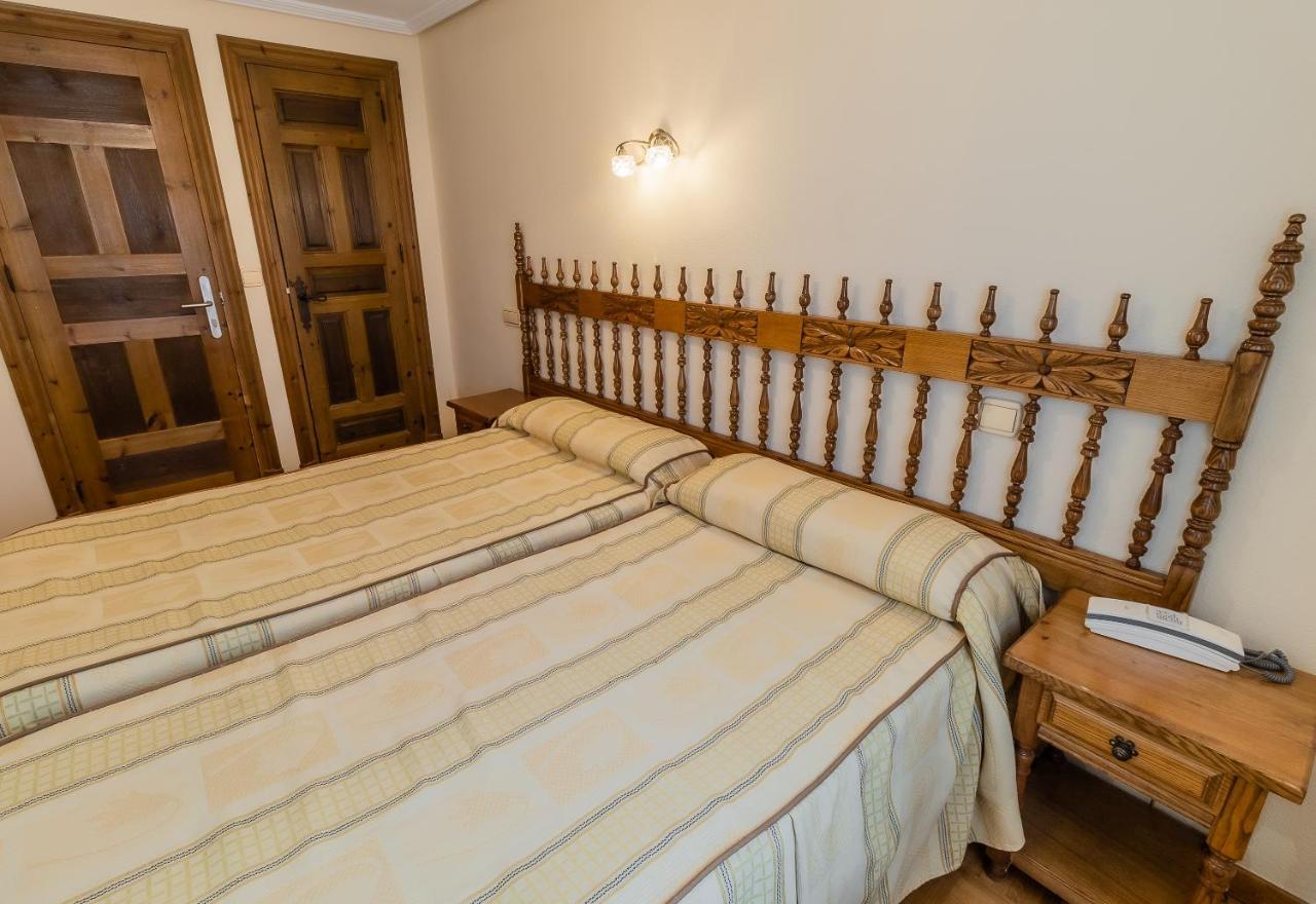 Hostal Santo Domingo De Silos Bagian luar foto