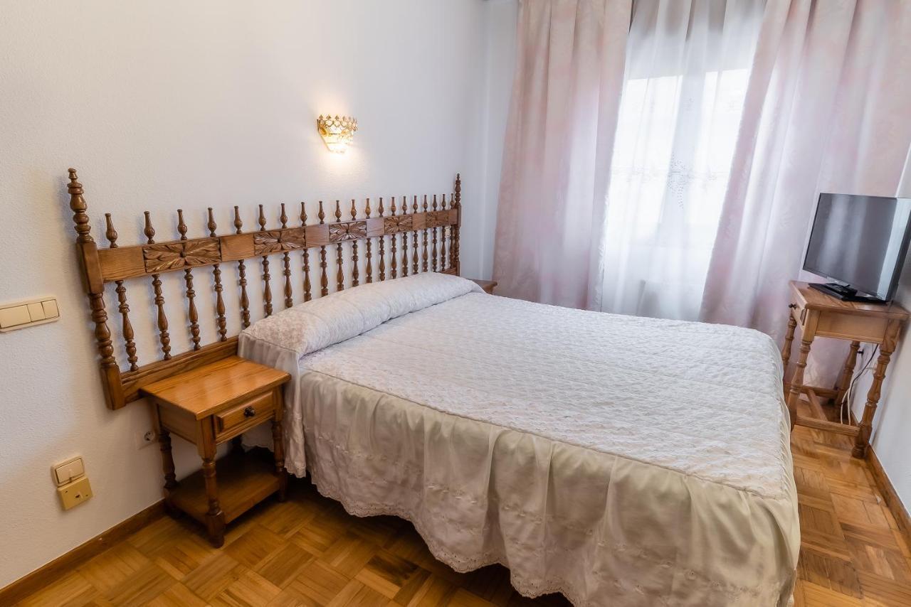 Hostal Santo Domingo De Silos Bagian luar foto