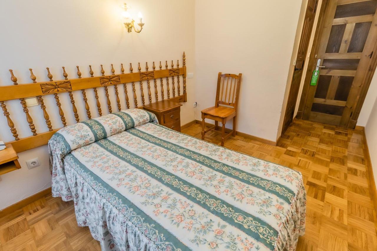 Hostal Santo Domingo De Silos Bagian luar foto