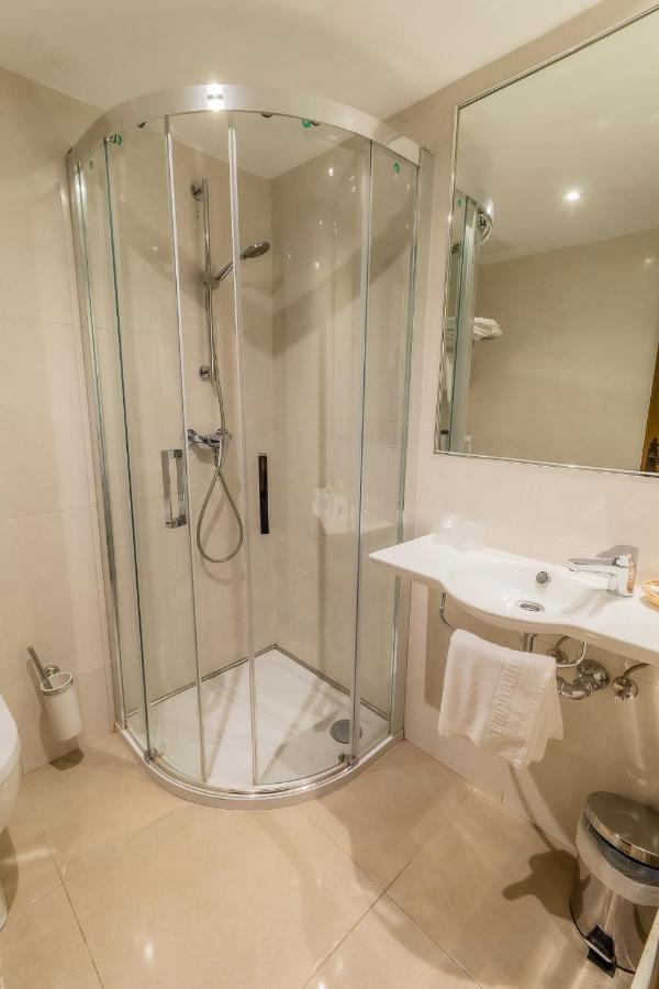 Hostal Santo Domingo De Silos Bagian luar foto