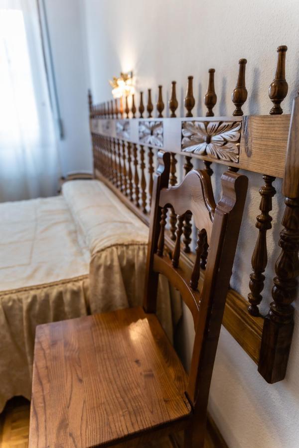Hostal Santo Domingo De Silos Bagian luar foto