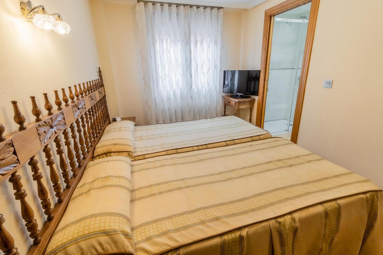 Hostal Santo Domingo De Silos Bagian luar foto