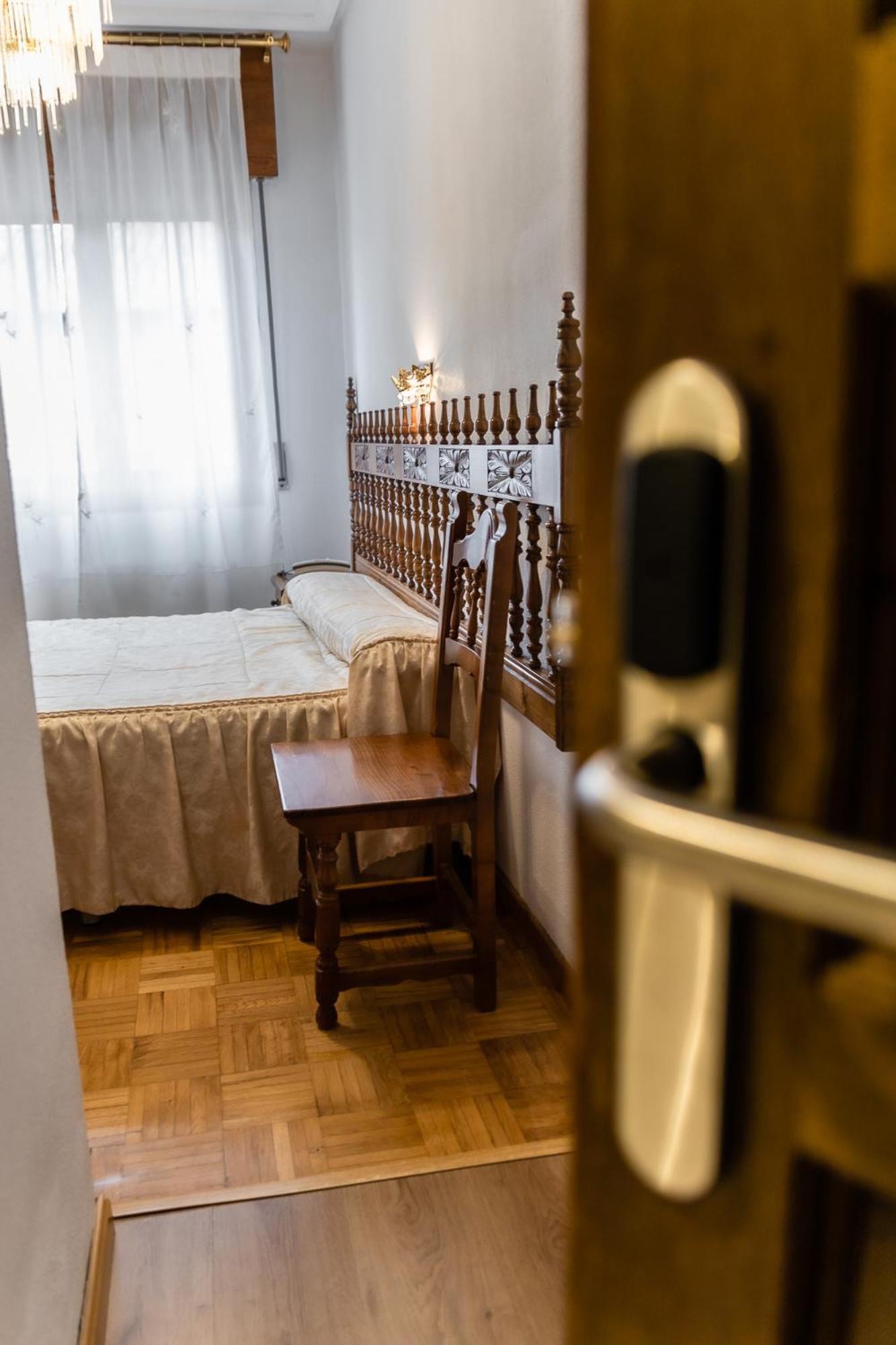Hostal Santo Domingo De Silos Bagian luar foto