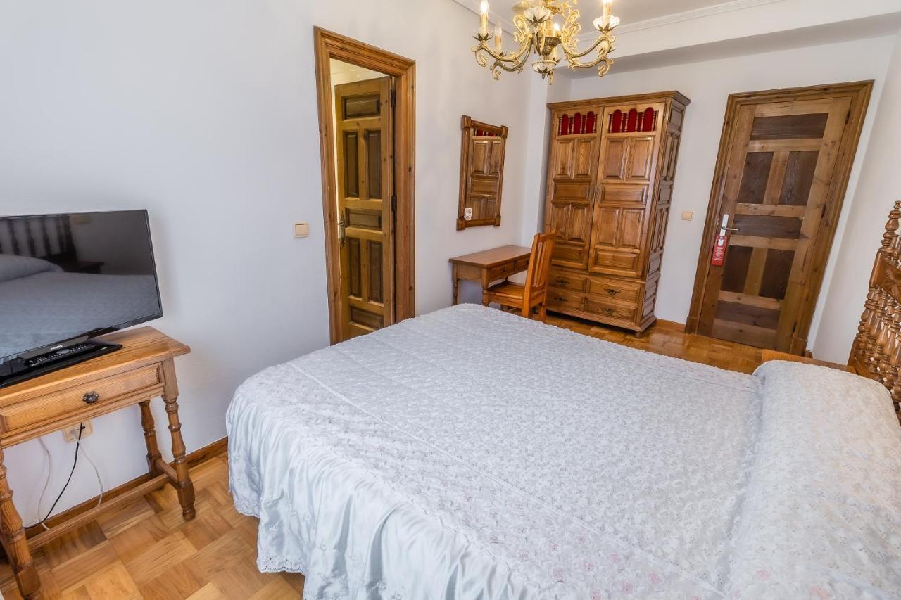 Hostal Santo Domingo De Silos Bagian luar foto