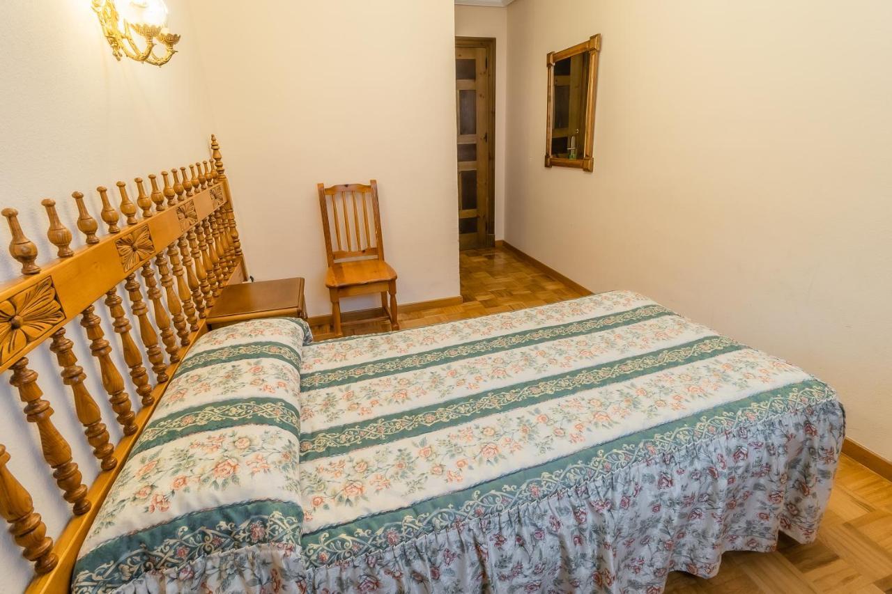 Hostal Santo Domingo De Silos Bagian luar foto