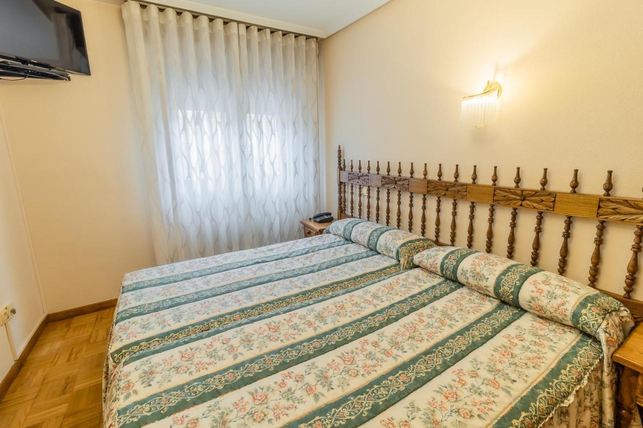Hostal Santo Domingo De Silos Bagian luar foto