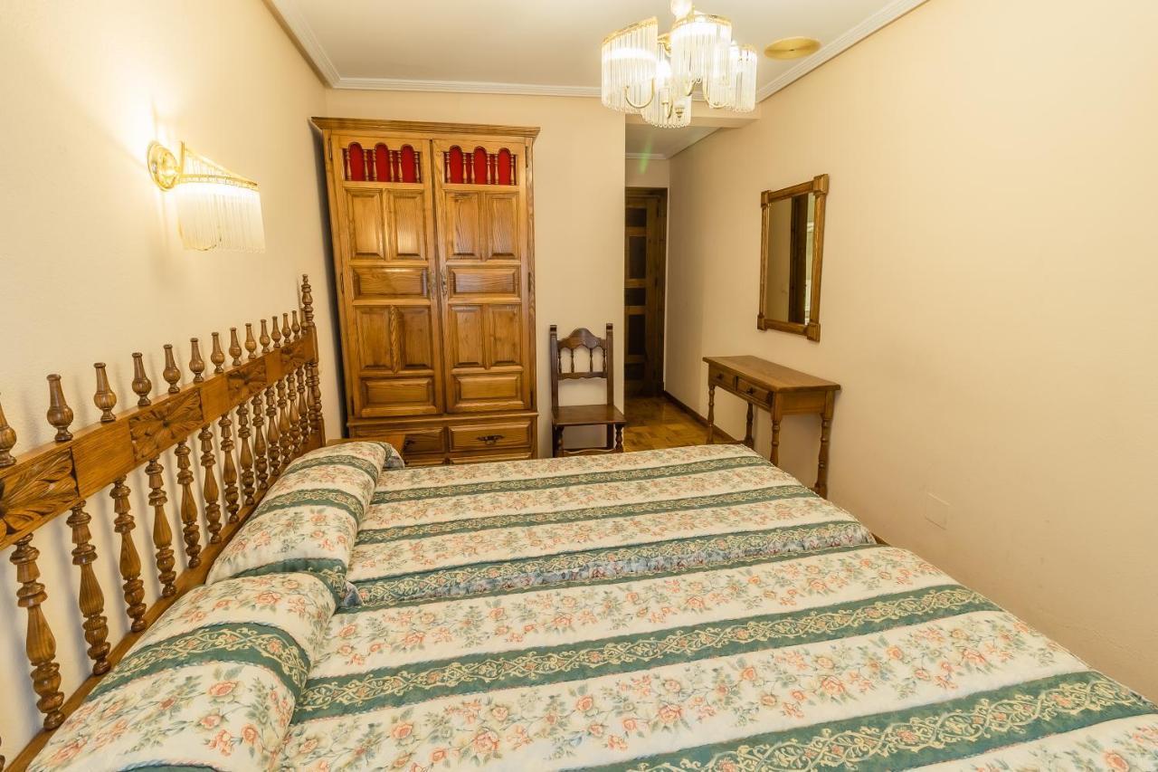 Hostal Santo Domingo De Silos Bagian luar foto