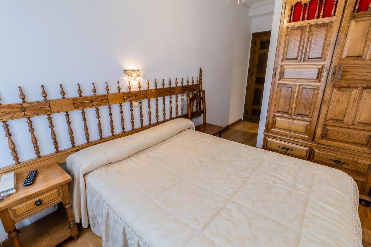 Hostal Santo Domingo De Silos Bagian luar foto